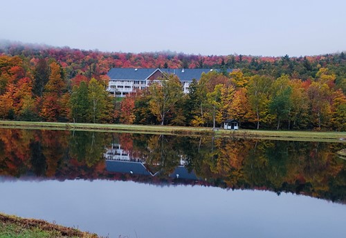 Glen House Exterior in Fall Colors