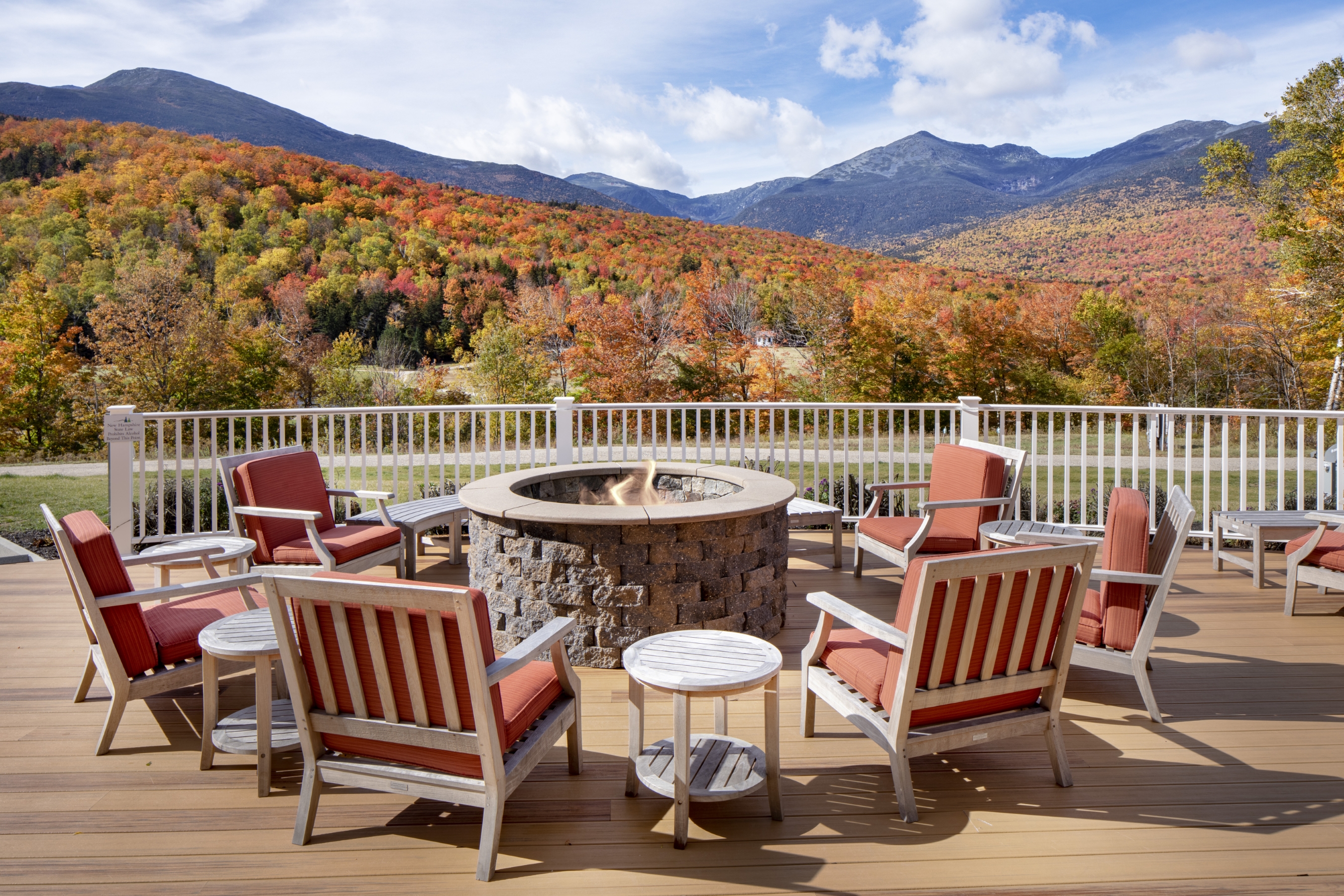 Glen house in the fall deck